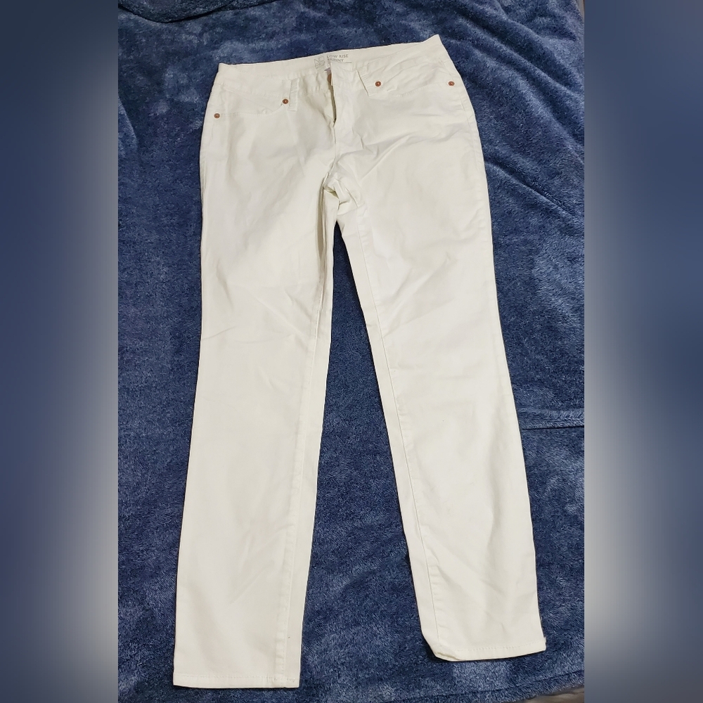 White No Boundaries Size 11 Low Rise Skinny Jeans